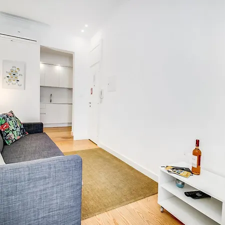 157 A - Charming Santos Wpatio * ליסבון