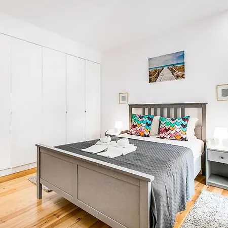 157 A - Charming Santos Wpatio * ליסבון