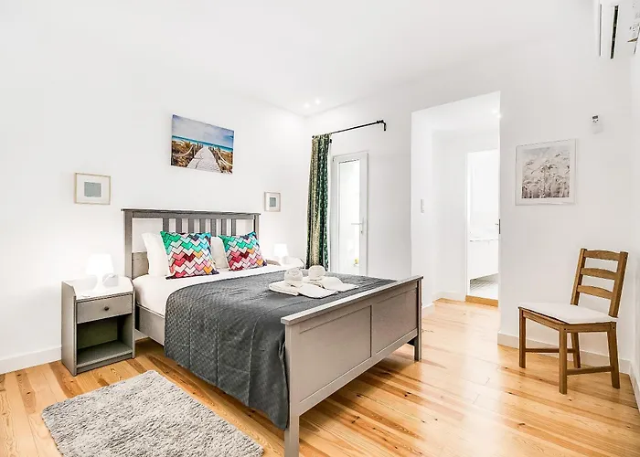 Charming Santos Wpatio