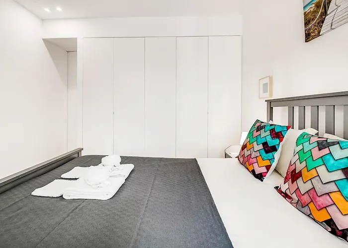 Charming Santos Wpatio