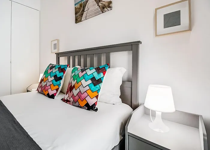 Charming Santos Wpatio