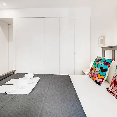 Charming Santos Wpatio